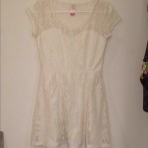 Ivory skater style short sleeve lace dress small